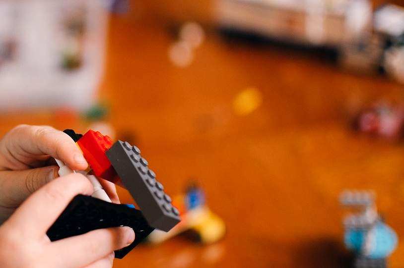 Die Wiederbelebung von Retro-Spielzeug: Die Rückkehr der Tamagotchis und Furbies und LEGO